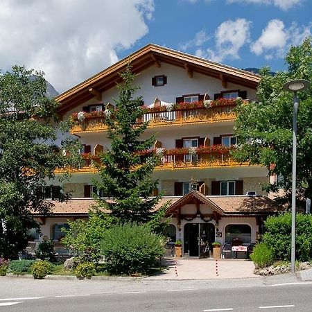 Hotel Cristallo Виго ди Фаса Екстериор снимка