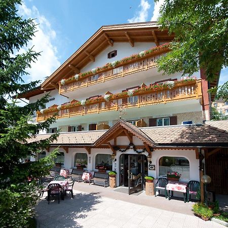 Hotel Cristallo Виго ди Фаса Екстериор снимка