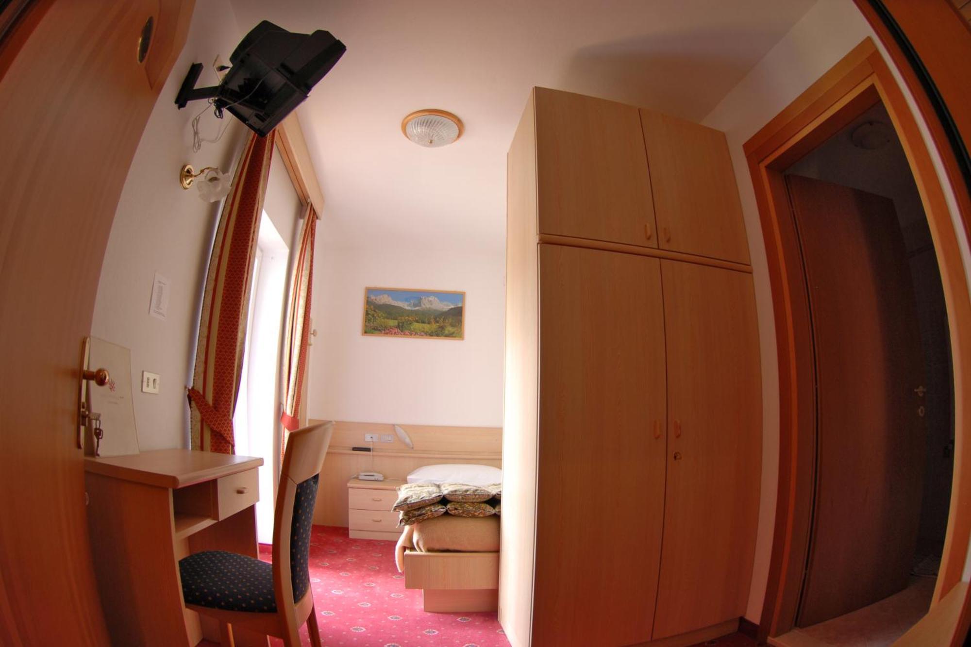 Hotel Cristallo Виго ди Фаса Екстериор снимка