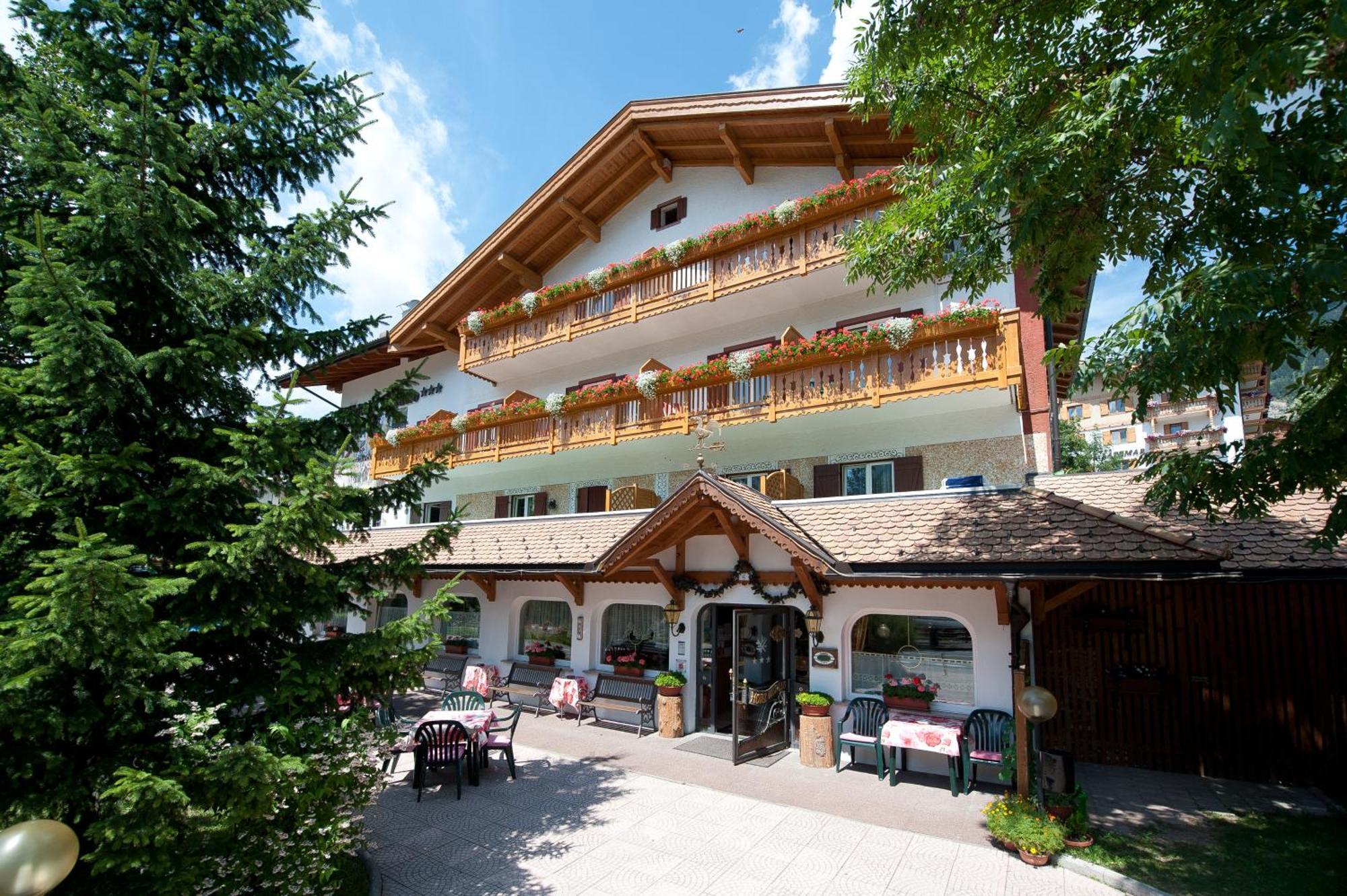 Hotel Cristallo Виго ди Фаса Екстериор снимка