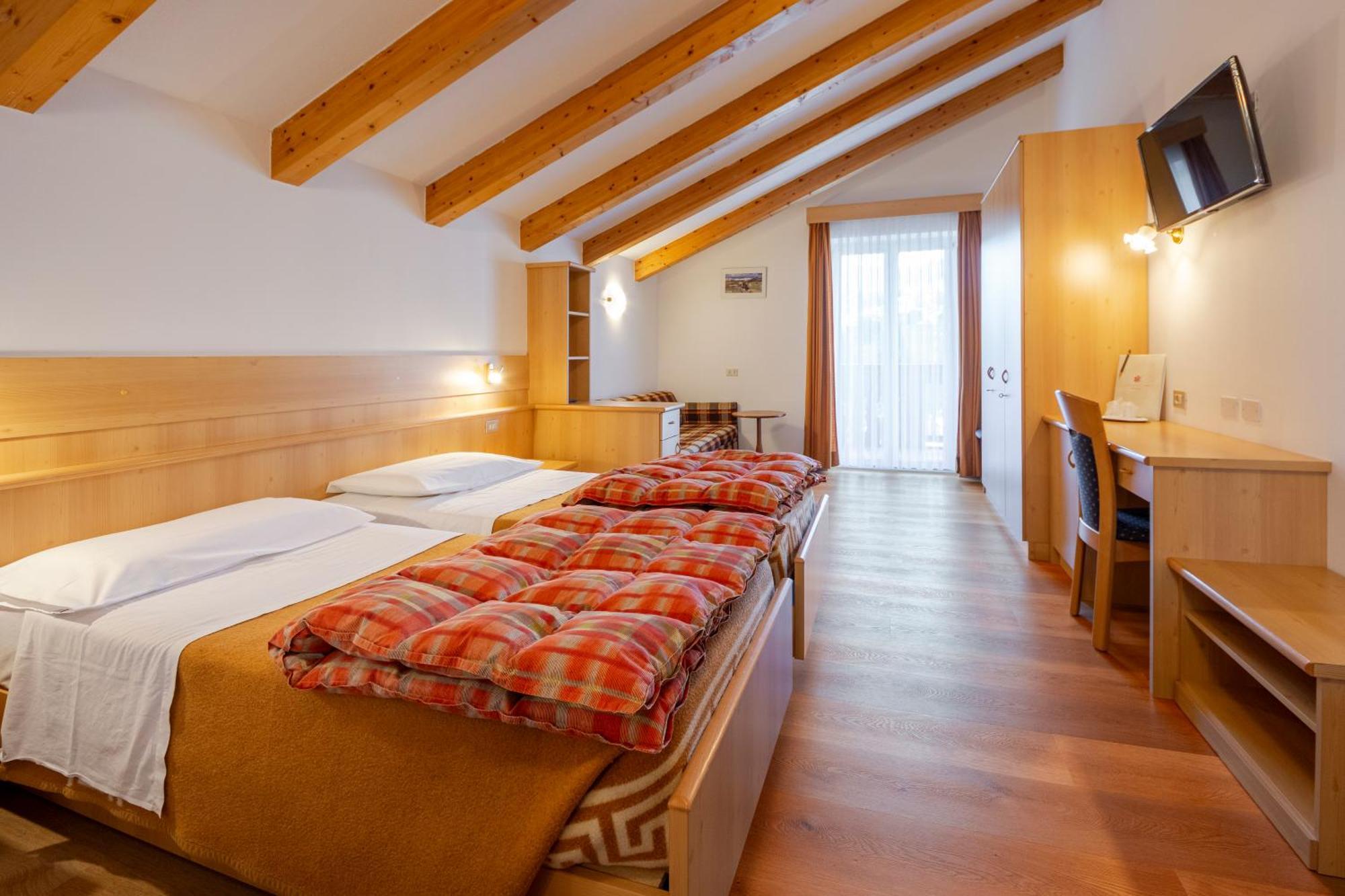 Hotel Cristallo Виго ди Фаса Екстериор снимка