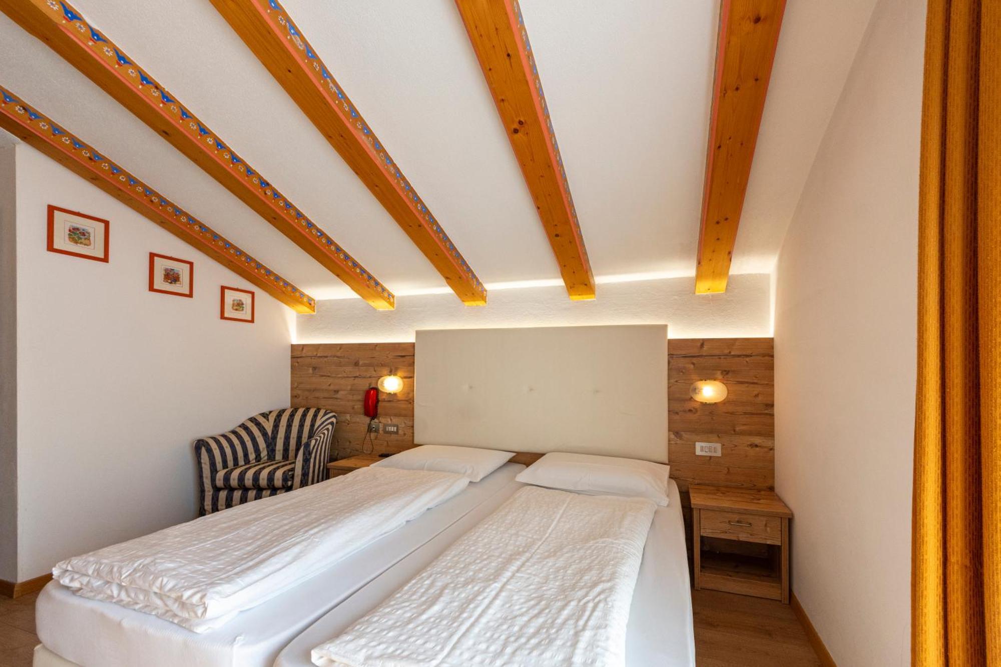 Hotel Cristallo Виго ди Фаса Екстериор снимка