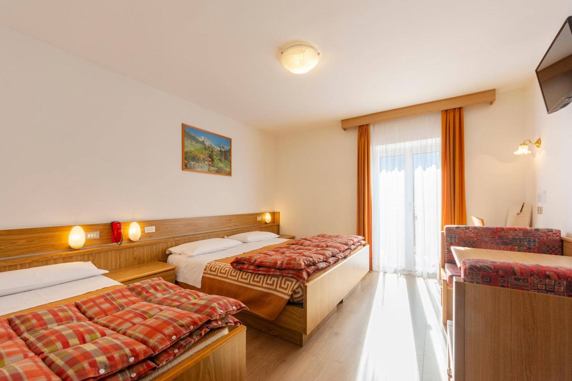 Hotel Cristallo Виго ди Фаса Екстериор снимка